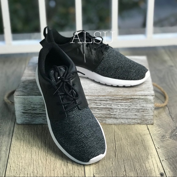 NWT Nike Roshe One Knit Black WMNS - Picture 2 of 8